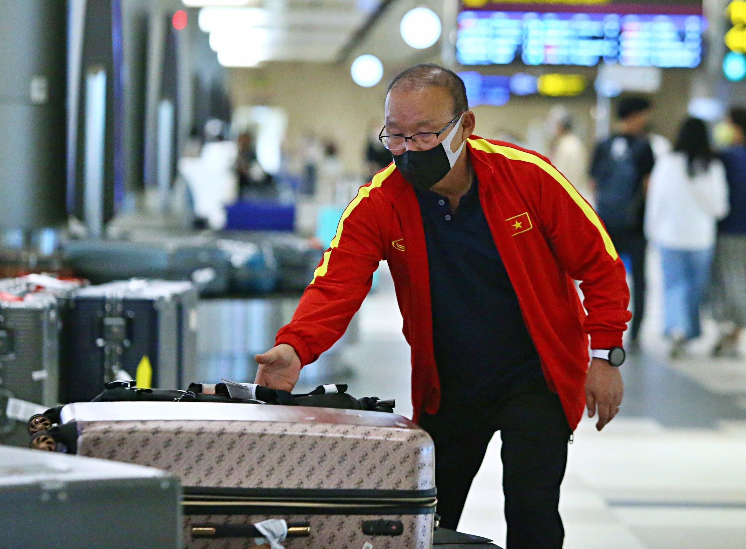 Tuyen Viet Nam mat 2 tieng lam thu tuc o san bay Singapore hinh anh