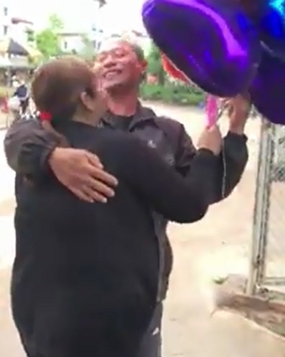 Video chong tang vo 41 qua bong nhan ngay 8/3 hinh anh