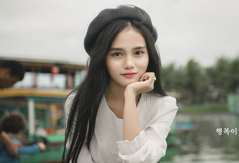 Thieu nu Viet duoc dan mang Han Quoc khen xinh dep la ai? hinh anh