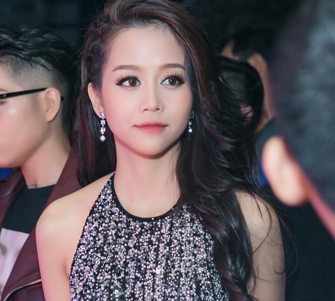 hot girl di thi anh 4