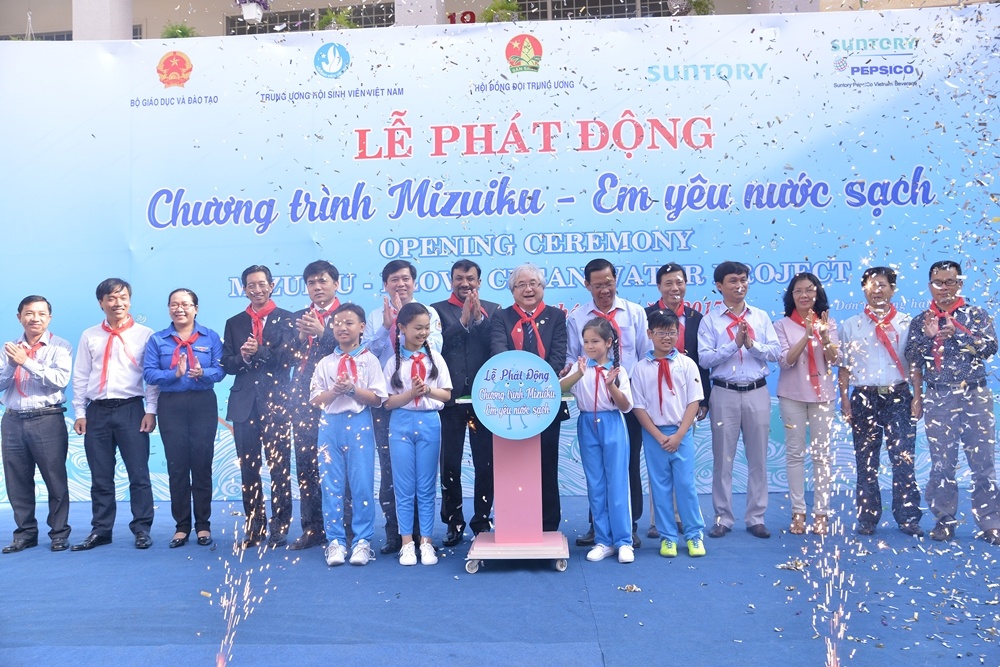 Em yêu nước sạch ảnh 1 Em yeu nuoc sach anh 1