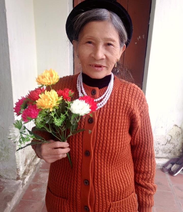 ba 75 tuoi nuoi chau mo coi anh 3