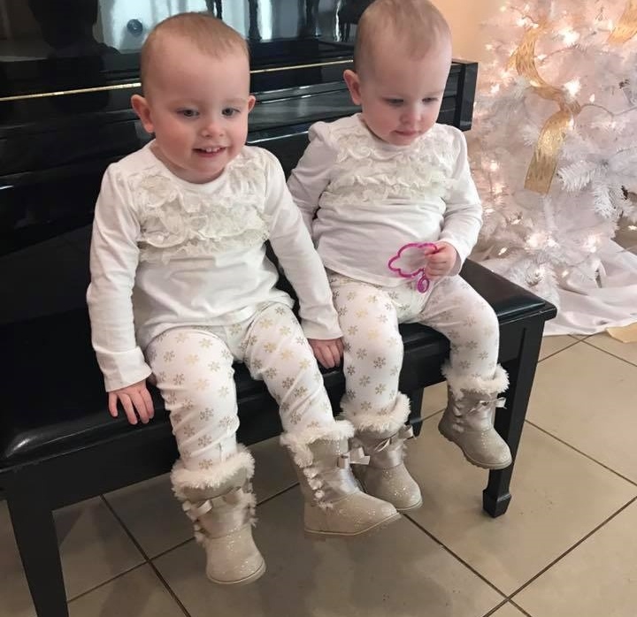 cặp song sinh bắt chước nữ hoàng băng giá ảnh 3 cap song sinh bat chuoc nu hoang bang gia anh 3