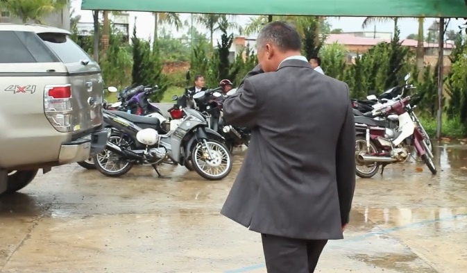 cha khóc tiễn con gái về nhà chồng ảnh 3 cha khoc tien con gai ve nha chong anh 3