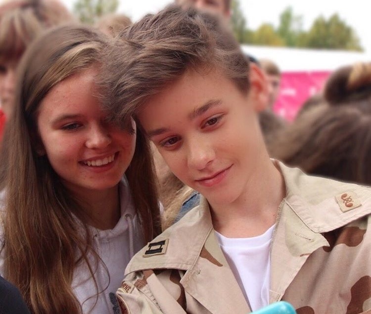 ve dien trai cua nam than thieu nien nuoc duc anh 9