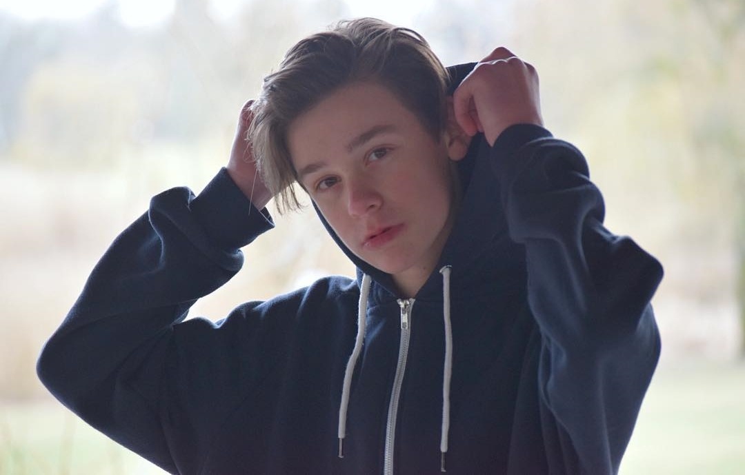 ve dien trai cua nam than thieu nien nuoc duc anh 1