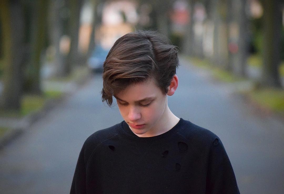 ve dien trai cua nam than thieu nien nuoc duc anh 5