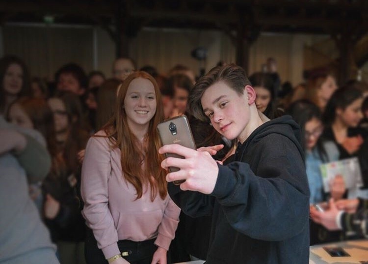 ve dien trai cua nam than thieu nien nuoc duc anh 7