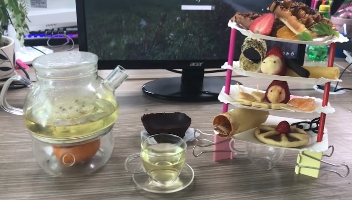 pha trà nướng bánh trong văn phòng ảnh 2 pha tra nuong banh trong van phong anh 2