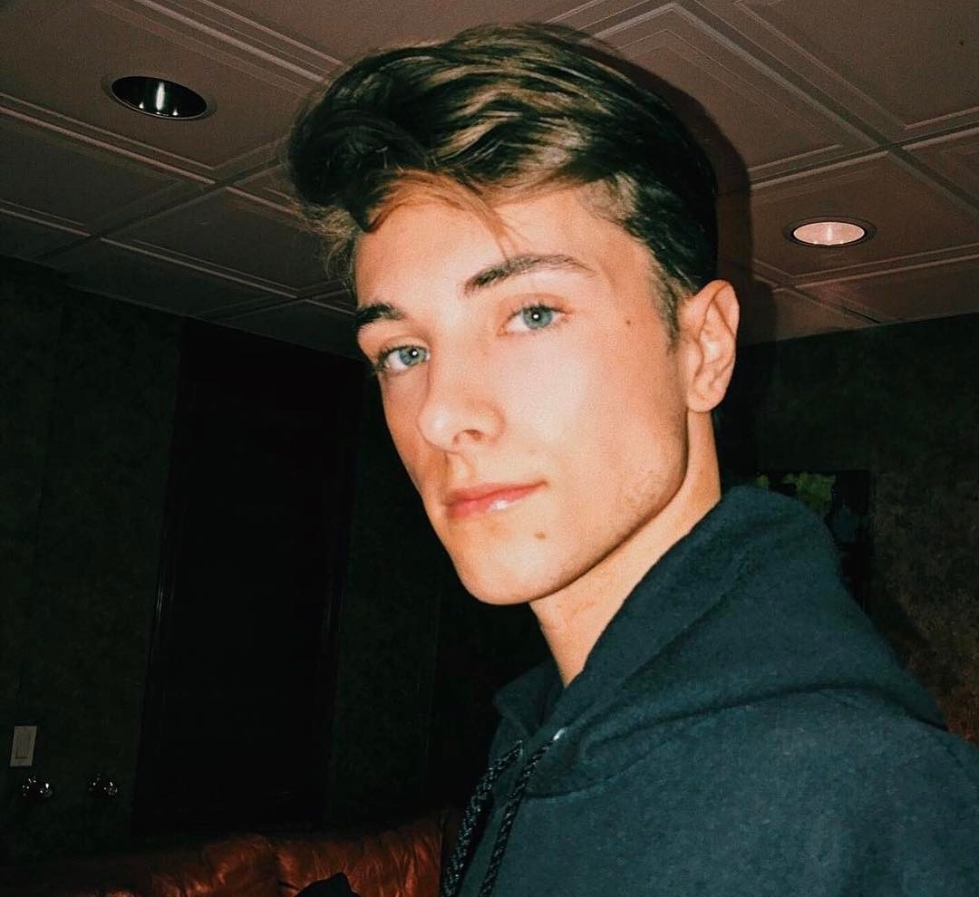 Anh chang dien trai bi quay len hinh anh