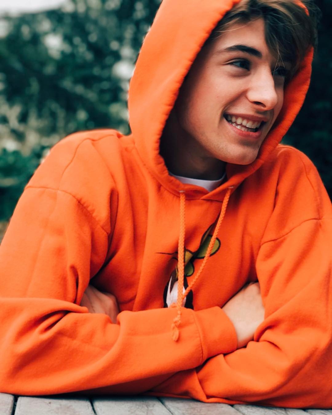 hot boy dien trai bi quay len anh 10