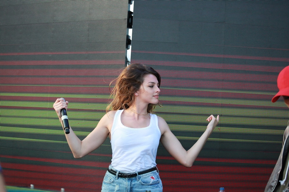 Celine Farach chay het minh trong buoi tong duyet hinh anh