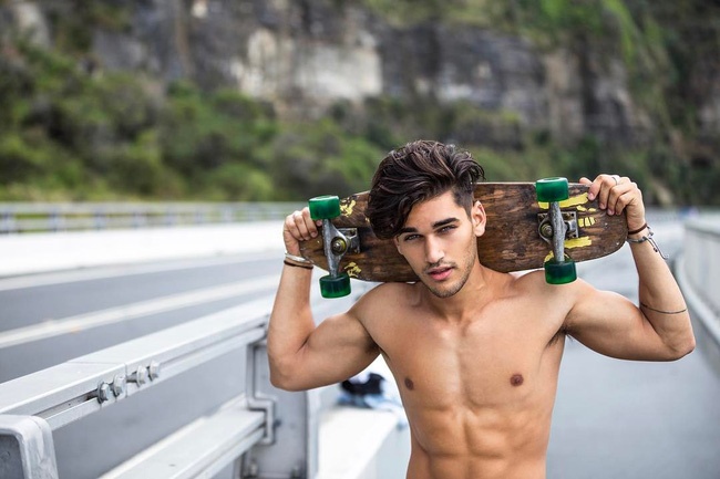 Chang trai co doi mat sexy nhat mang xa hoi anh 2