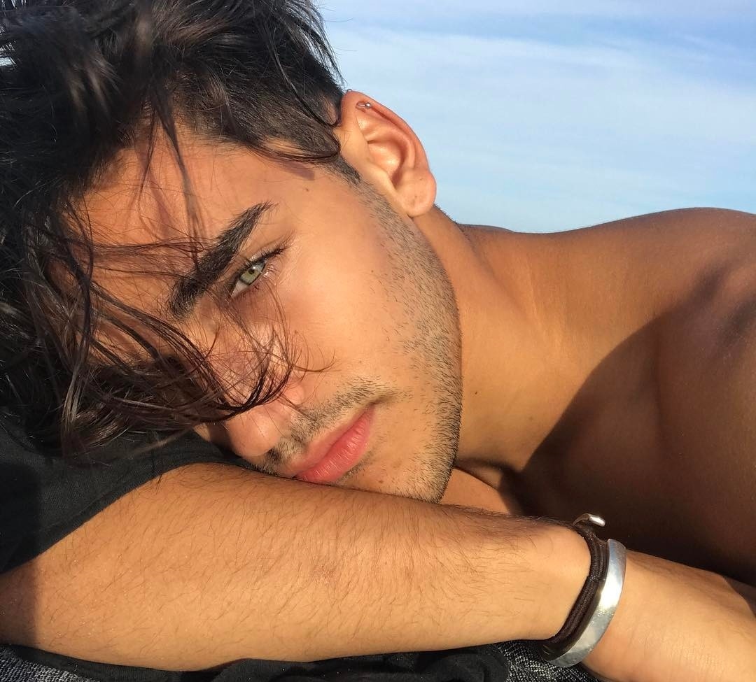 Chang trai co doi mat sexy nhat mang xa hoi anh 8