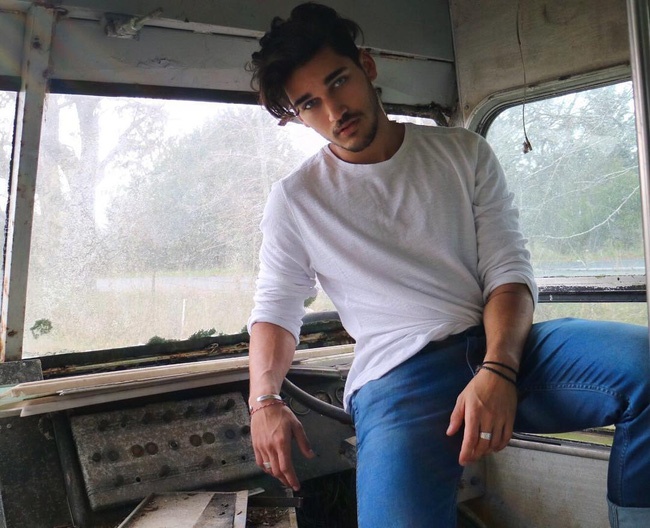 Chang trai co doi mat sexy nhat mang xa hoi anh 4