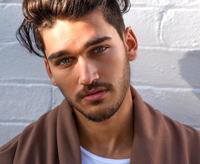 Hot boy Australia noi tieng tren mang hinh anh