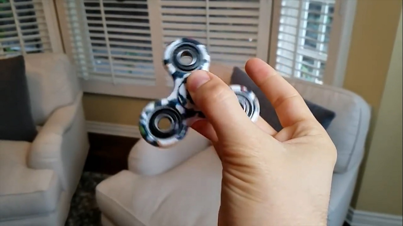 Trao luu choi Fidget Spinner hinh anh