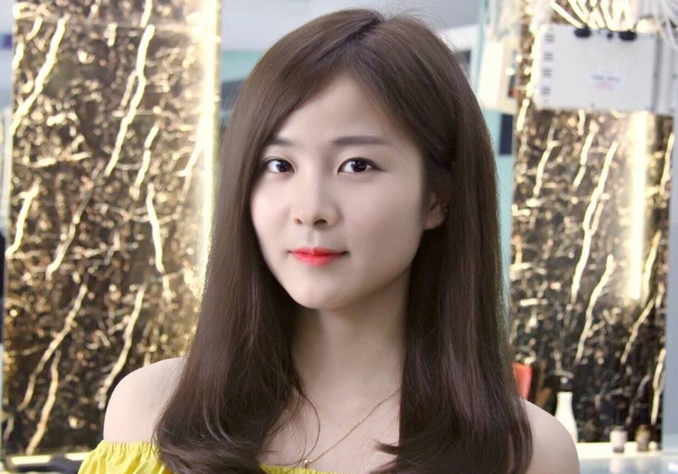 Ba co gai duoc gan mac hot girl tren mang gio ra sao? hinh anh