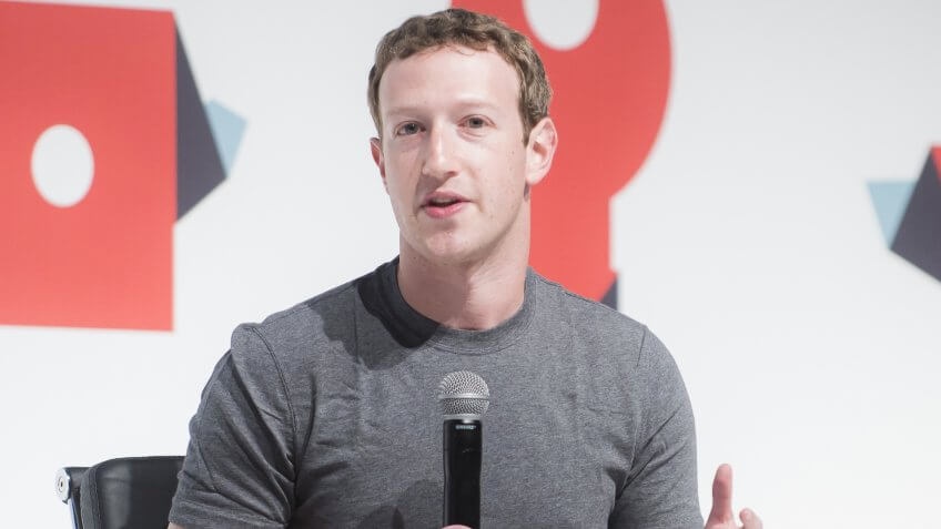Mark Zuckerberg nhận bằng tốt nghiệp ảnh 2 Mark Zuckerberg nhan bang tot nghiep anh 2