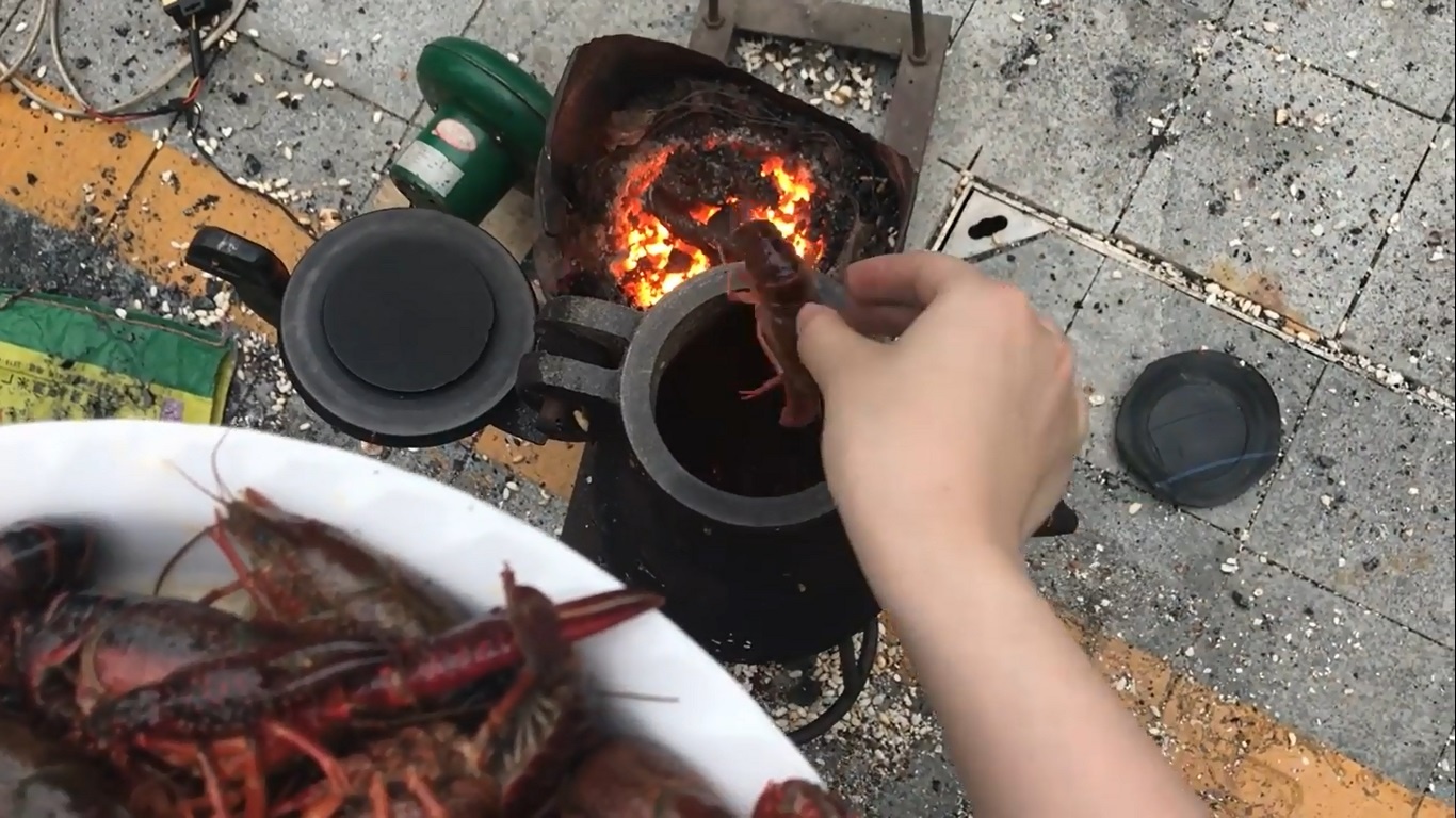 Co gai nuong tom bang may no bong hinh anh