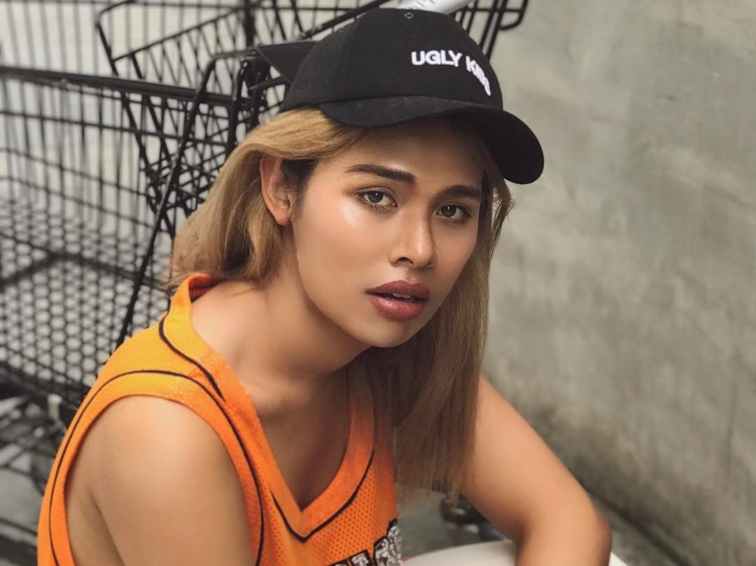 cô gái trang điểm bằng dép ảnh 3 co gai trang diem bang dep anh 3