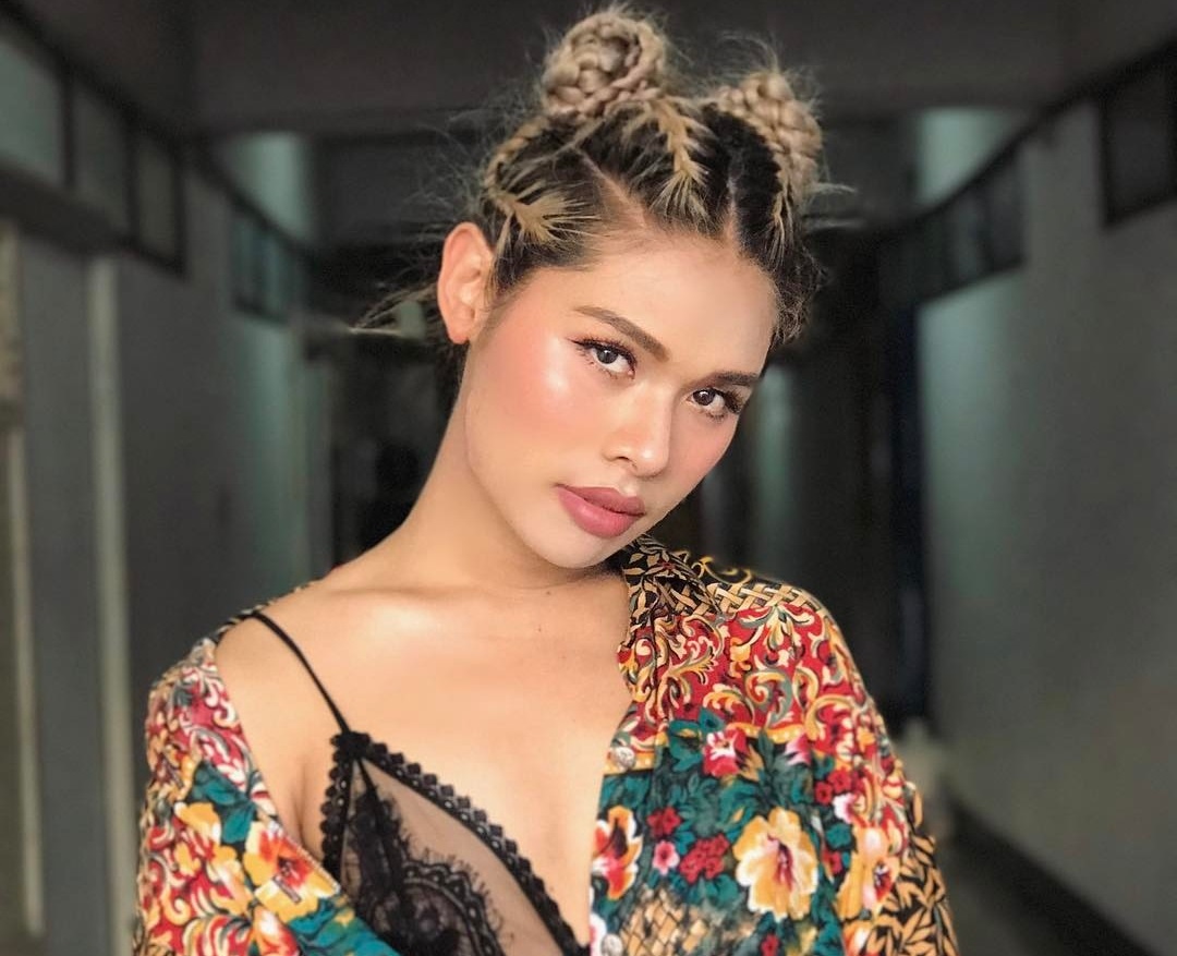 cô gái trang điểm bằng dép ảnh 4 co gai trang diem bang dep anh 4