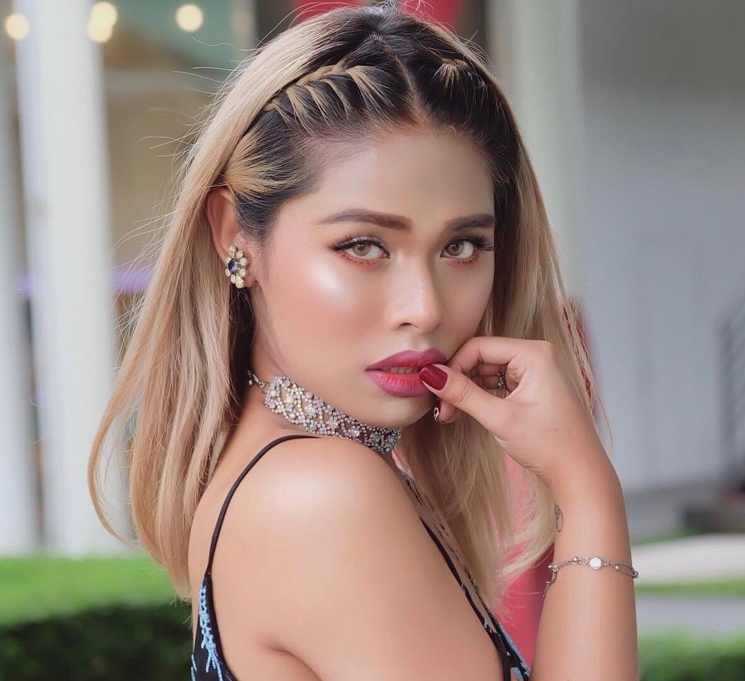 cô gái trang điểm bằng dép ảnh 5 co gai trang diem bang dep anh 5