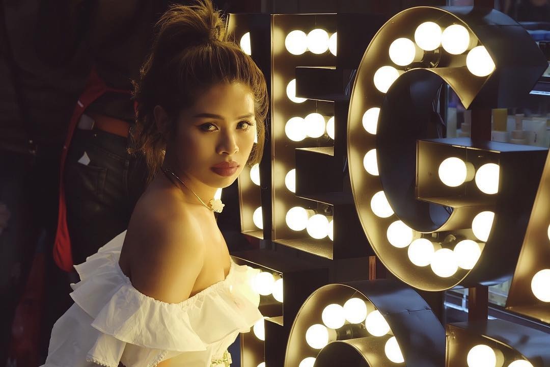 cô gái trang điểm bằng dép ảnh 2 co gai trang diem bang dep anh 2