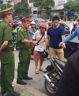 thanh nien danh phu nu anh 3