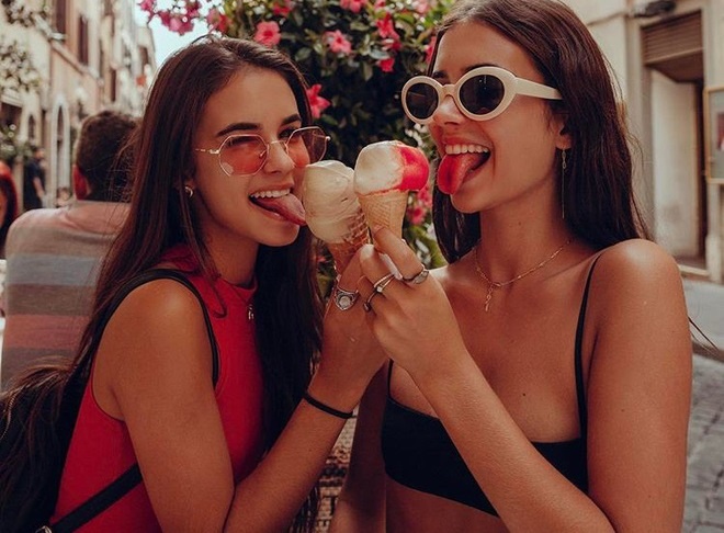 Cap chi em song sinh dep nhat the gioi hinh anh