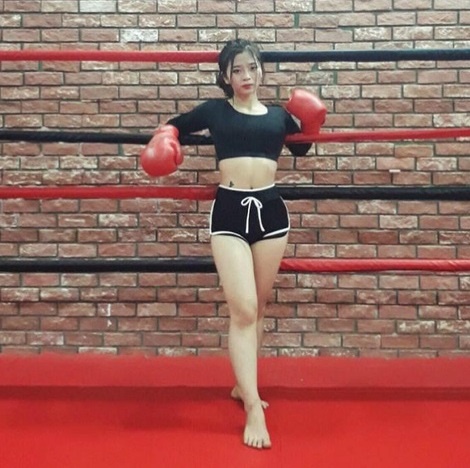 cô gái xinh đẹp múa côn ảnh 3 co gai xinh dep mua con anh 3