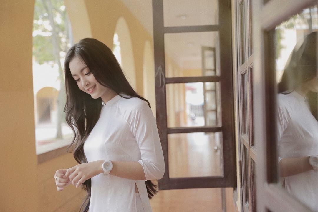 cô gái duyên dáng khi mặc áo dài ảnh 1 co gai duyen dang khi mac ao dai anh 1
