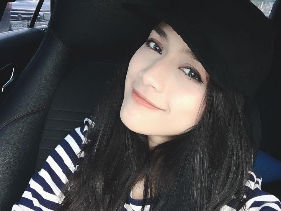 Hot girl Thai Lan noi tieng trong gioi tre voi than thai sang chanh hinh anh