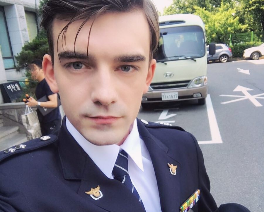 anh chang mac dong phuc canh sat dien trai anh 1