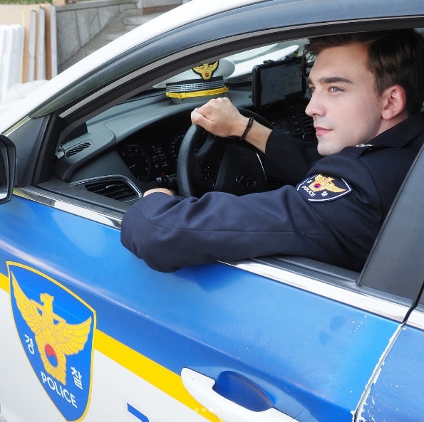 anh chang mac dong phuc canh sat dien trai anh 6