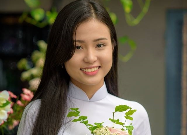 Hoa khoi Ao dai 10X muon thi vao DH Bach khoa hinh anh