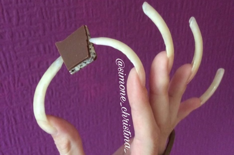 Mac ke du luan, 10X quyet nuoi mong tay dai 15 cm trong 3 nam hinh anh