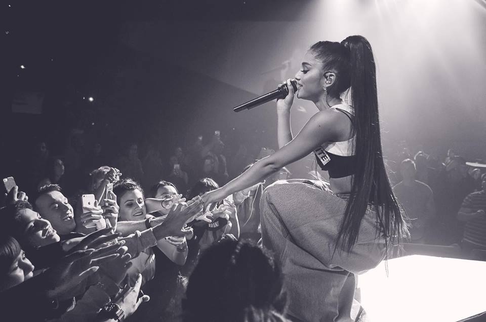 Ariana Grande bieu dien trong show tai Philippines hinh anh