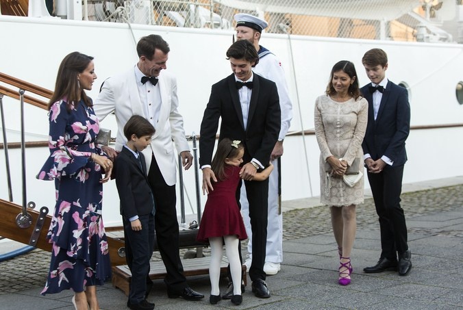 hoang tu dan mach anh 6