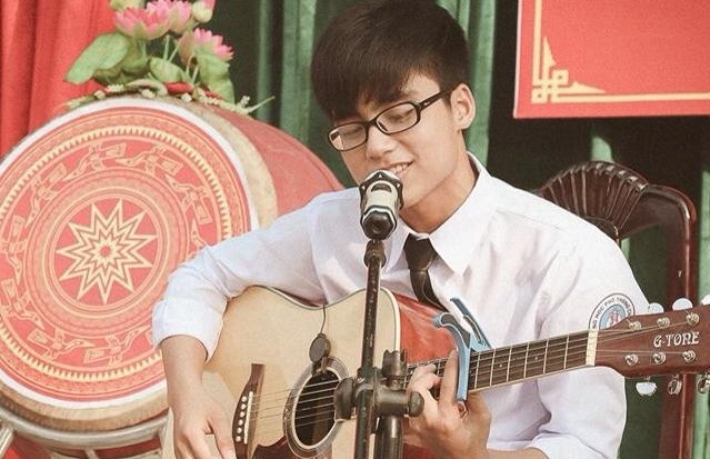 Em trai Son Tung M-TP the hien kha nang ca hat hinh anh