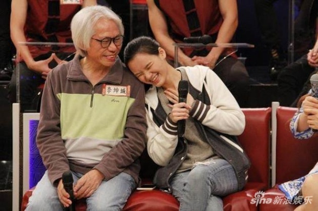 Tinh yeu cua cap 'ong chau' chenh nhau 40 tuoi hinh anh