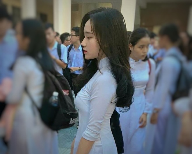 nu sinh ao dai anh 9