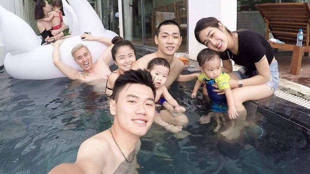 'Ba gia dinh hot nhat mang' khoe anh di du lich chung dang yeu hinh anh
