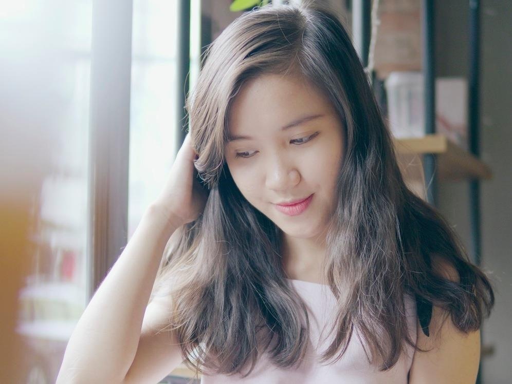 9X 'con nha nguoi ta': Xinh dep, IELTS 8.0, thu khoa kep DH Su pham hinh anh