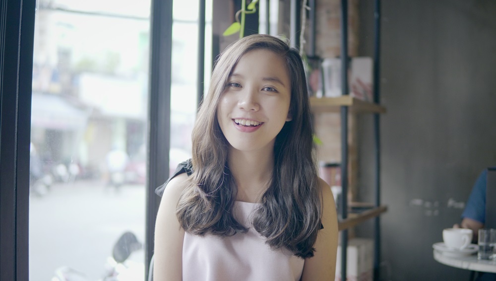 Vu Phuong Thao doc bai tho yeu thich bang tieng Anh hinh anh