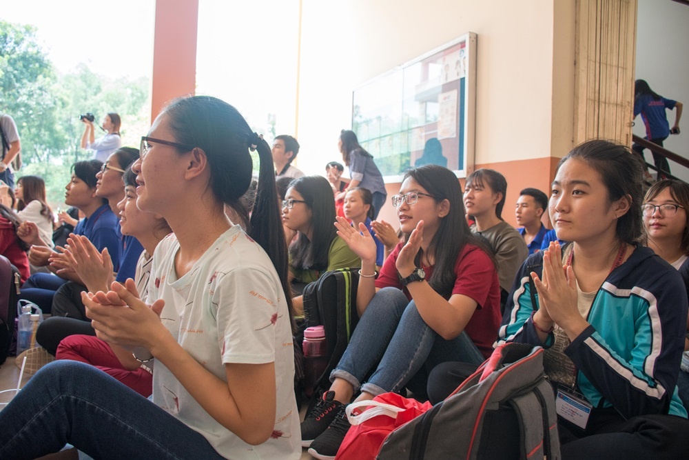 Buổi sinh hoạt 600 sinh viên chỉ 5 người đến ảnh 4 Buoi sinh hoat 600 sinh vien chi 5 nguoi den anh 4