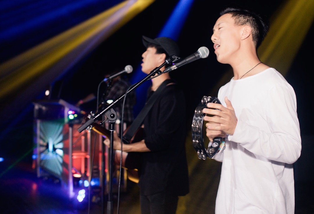 Cap song sinh cover 'Em gai mua' hinh anh