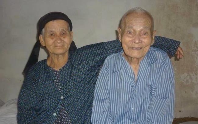 Dan mang ro trao luu chia se anh tinh cam cua ong ba minh hinh anh
