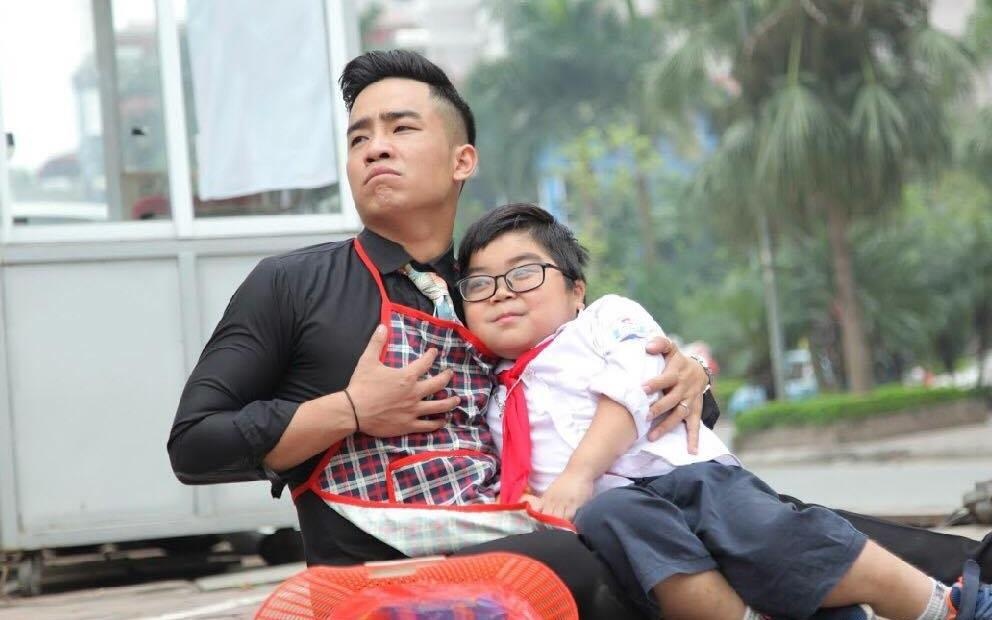 Noi kho khi lay vo giau duoc tai hien qua clip che 'Ong bo mua' hinh anh