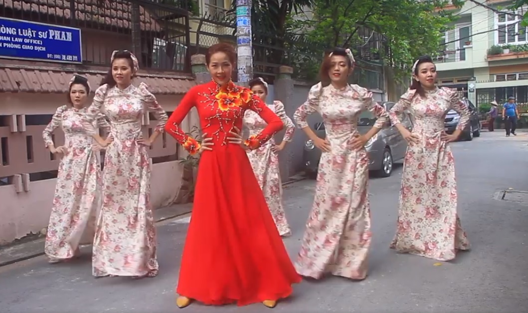 nhay 60 nam cuoc doi trong dam cuoi anh 2